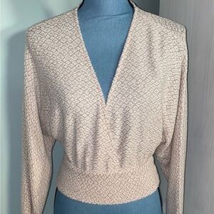 Urban Outfitters Casual Knit Like Top Size XS in EUC
